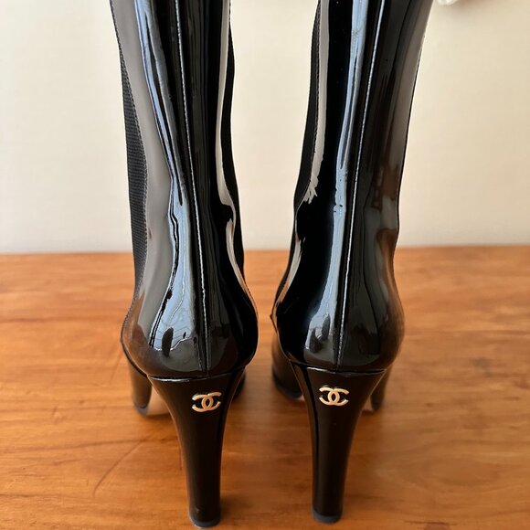 CHANEL PATENT LEATHER BOOTS SIZE 40.5 - Picture 2 of 5